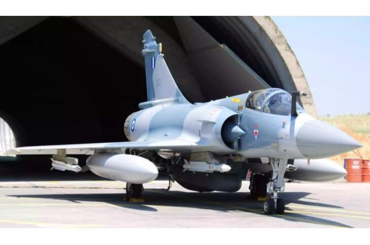 Ukrainian pilots have completed their training on the Mirage 2000-5F fighter jets.